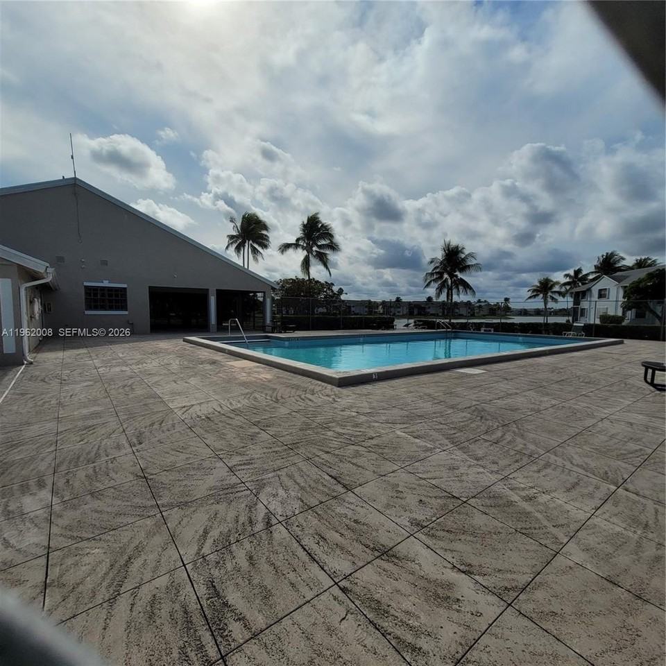 1403 S Liberty Ave #1403G - Photo 3 of 45