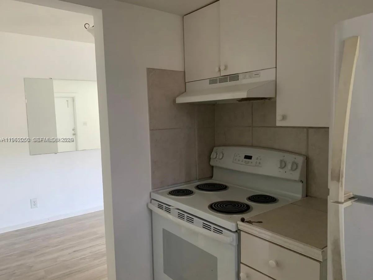 637 Ne 6th Ct #K - Photo 5 of 12