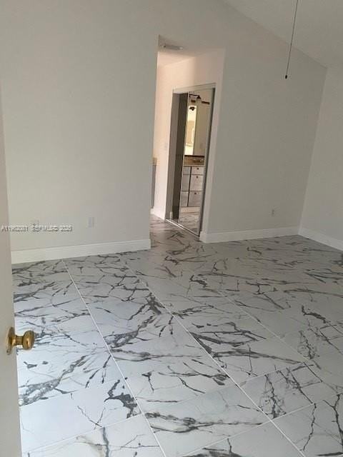 10304 Sw 139th Pl - Photo 7 of 28