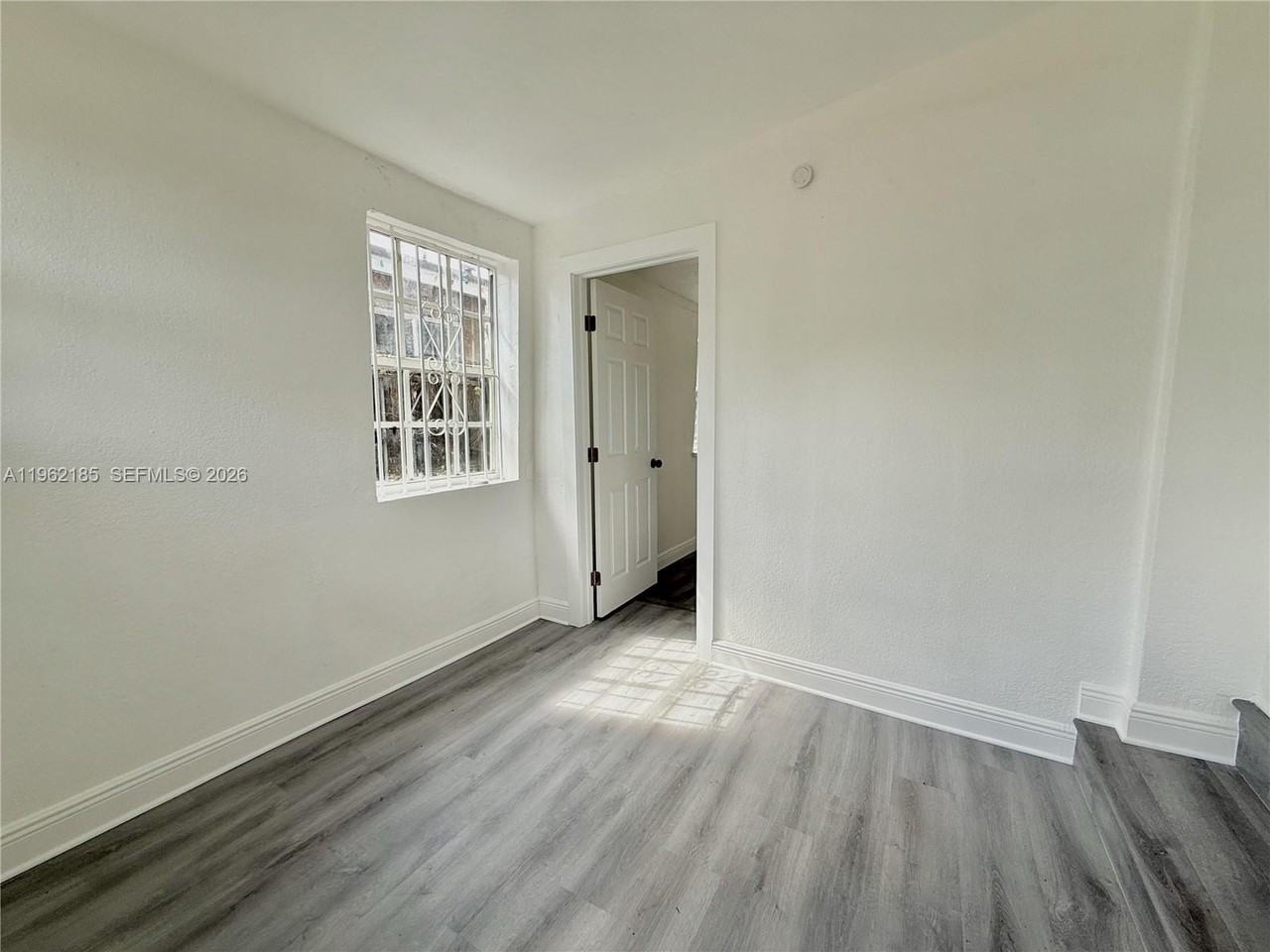 5720 Nw 23rd Ave - Photo 5 of 48