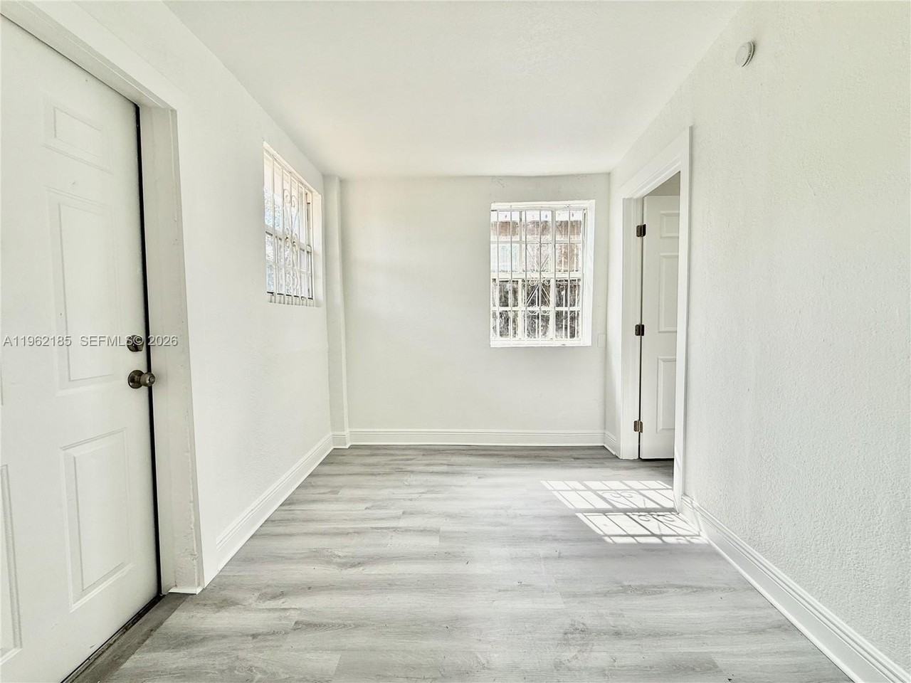 5720 Nw 23rd Ave - Photo 7 of 48