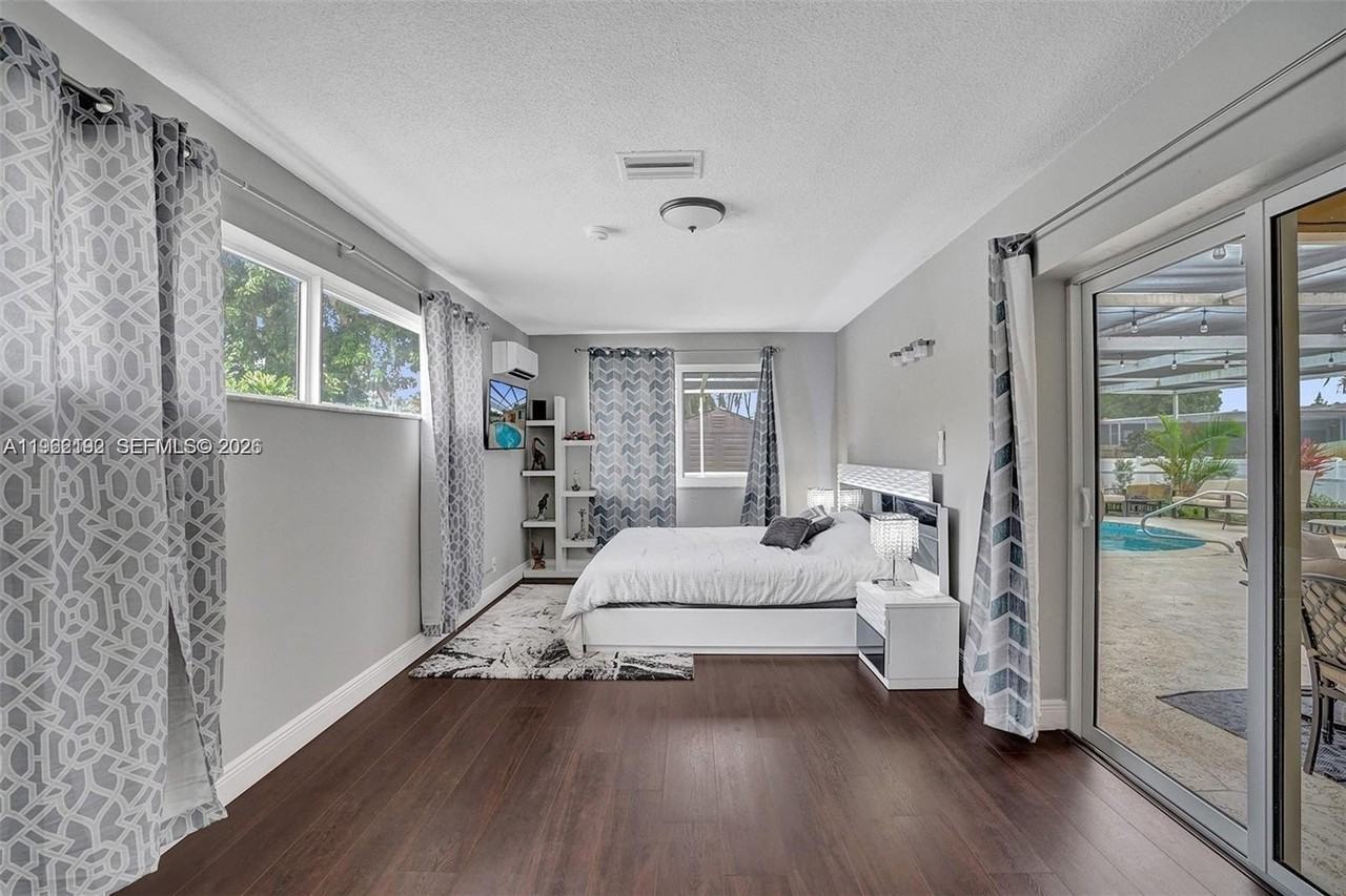 2101 N 52nd Ave #2101 - Photo 5 of 21