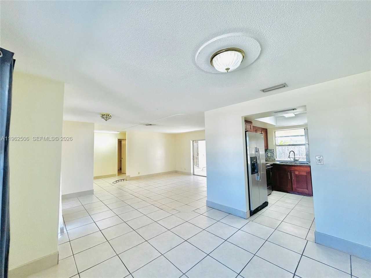 6624 Nw 2nd St - Photo 6 of 28