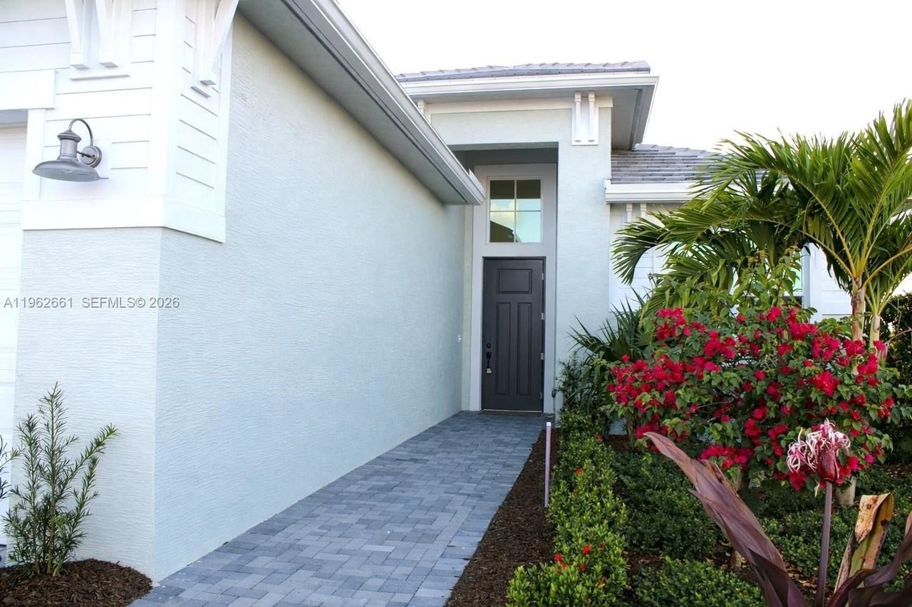 5243 Rivo Alto Cir - Photo 2 of 40