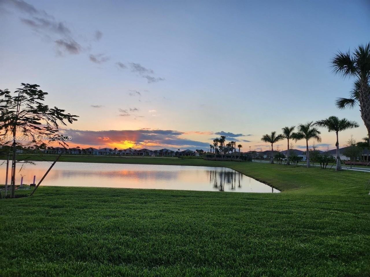 5243 Rivo Alto Cir - Photo 3 of 40