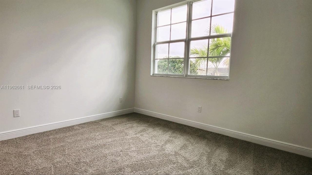 5243 Rivo Alto Cir - Photo 6 of 40