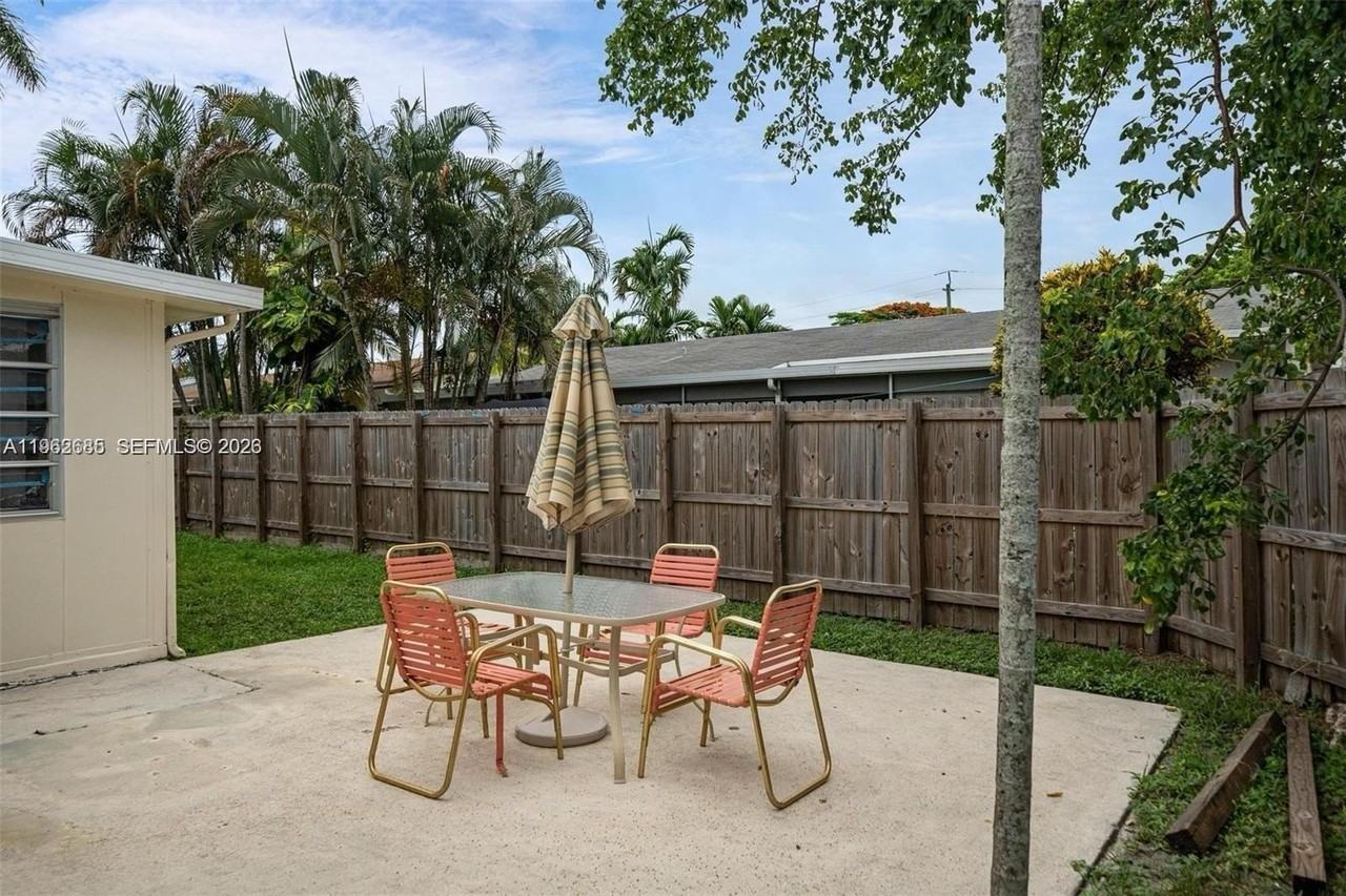 107 Se 5th St #N - Photo 4 of 31