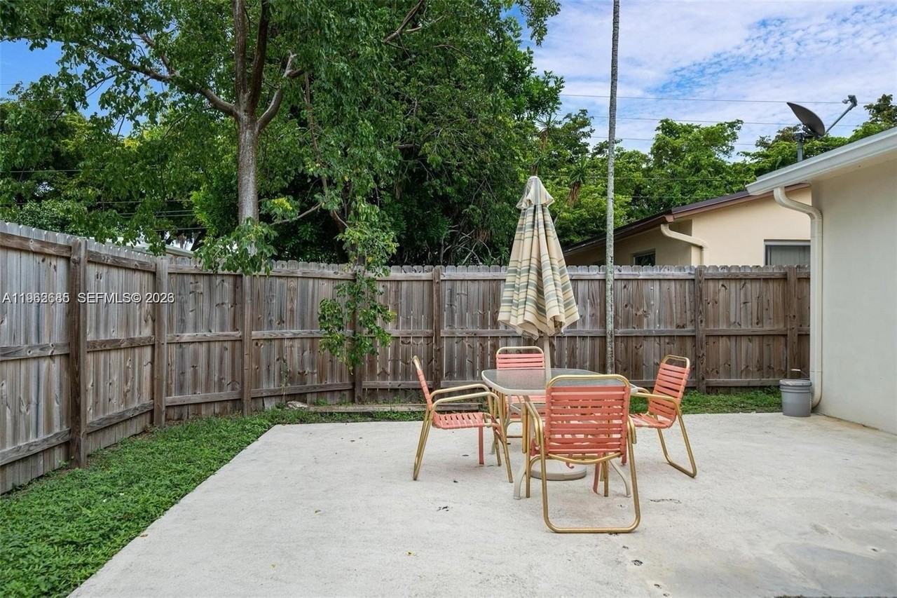 107 Se 5th St #N - Photo 5 of 31