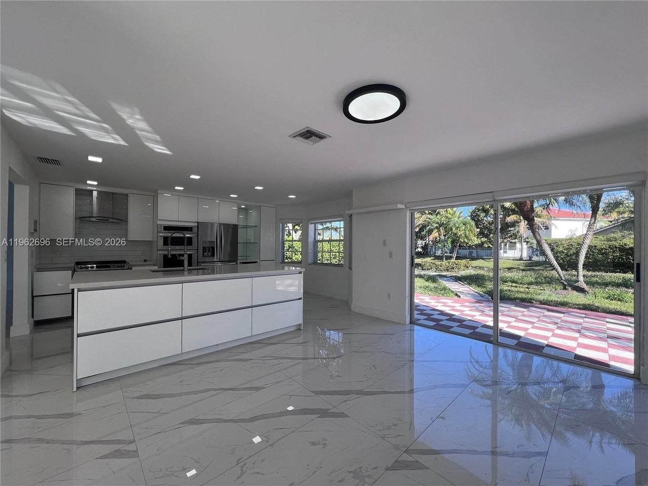 109 Gables Blvd - Photo 4 of 18