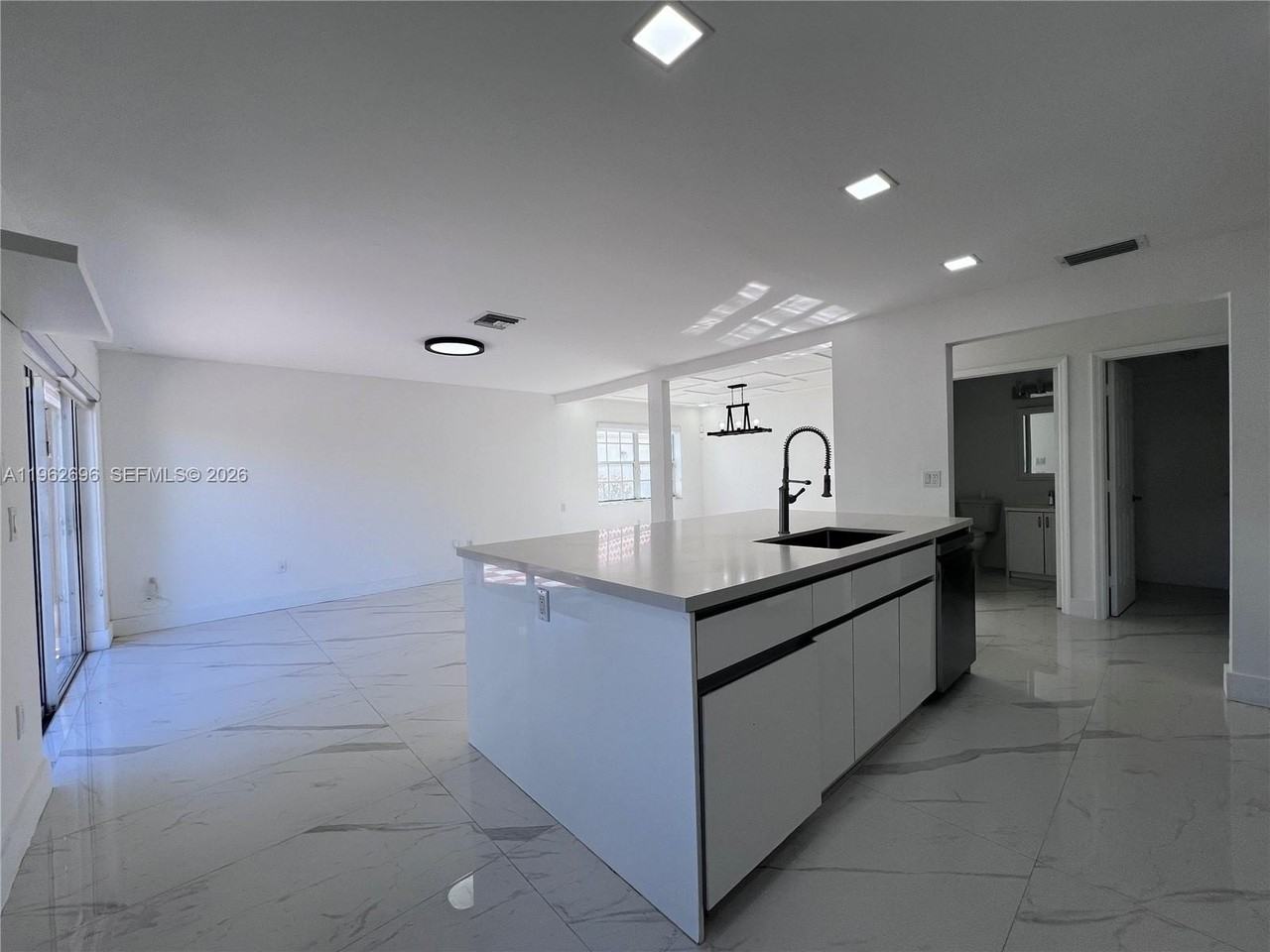 109 Gables Blvd - Photo 6 of 18