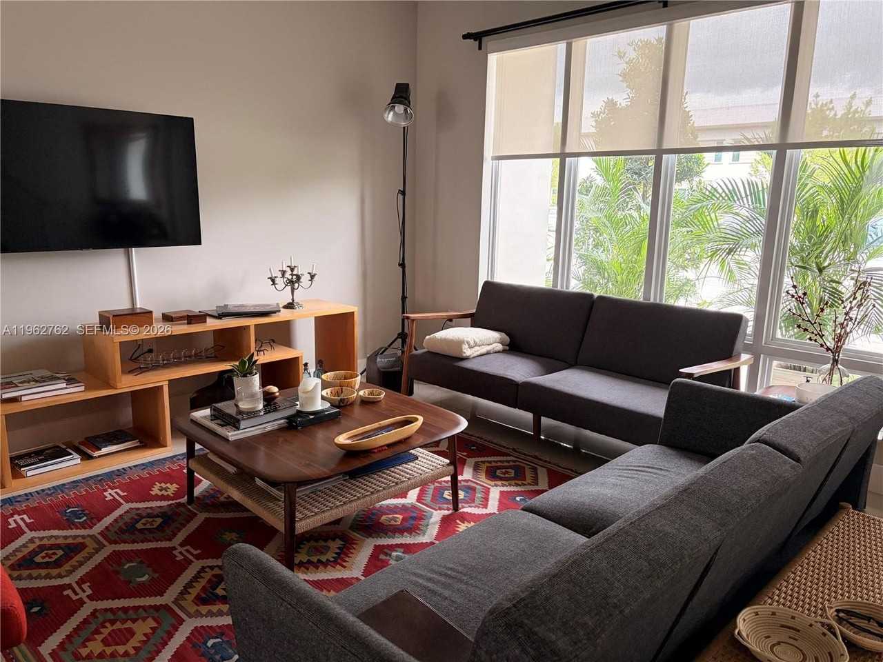 10416 Nw 66th St - Photo 3 of 50