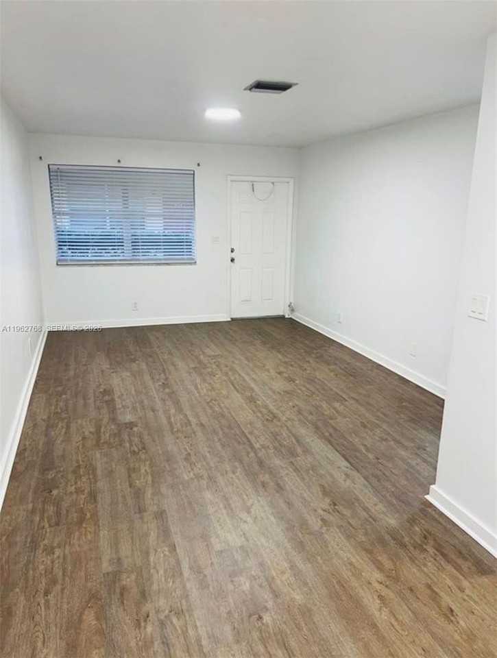 5820 Nw 23rd St #5820 - Photo 4 of 13