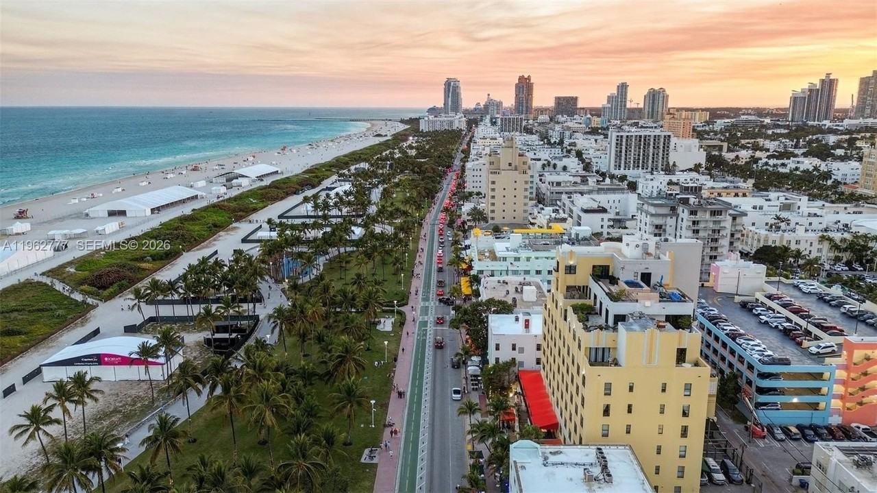 1330 Ocean Dr #R7C - Photo 2 of 30