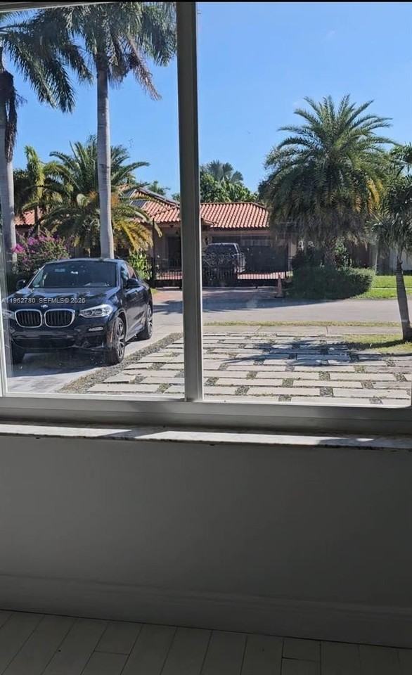 17230 Sw 93rd Ave - Photo 3 of 15