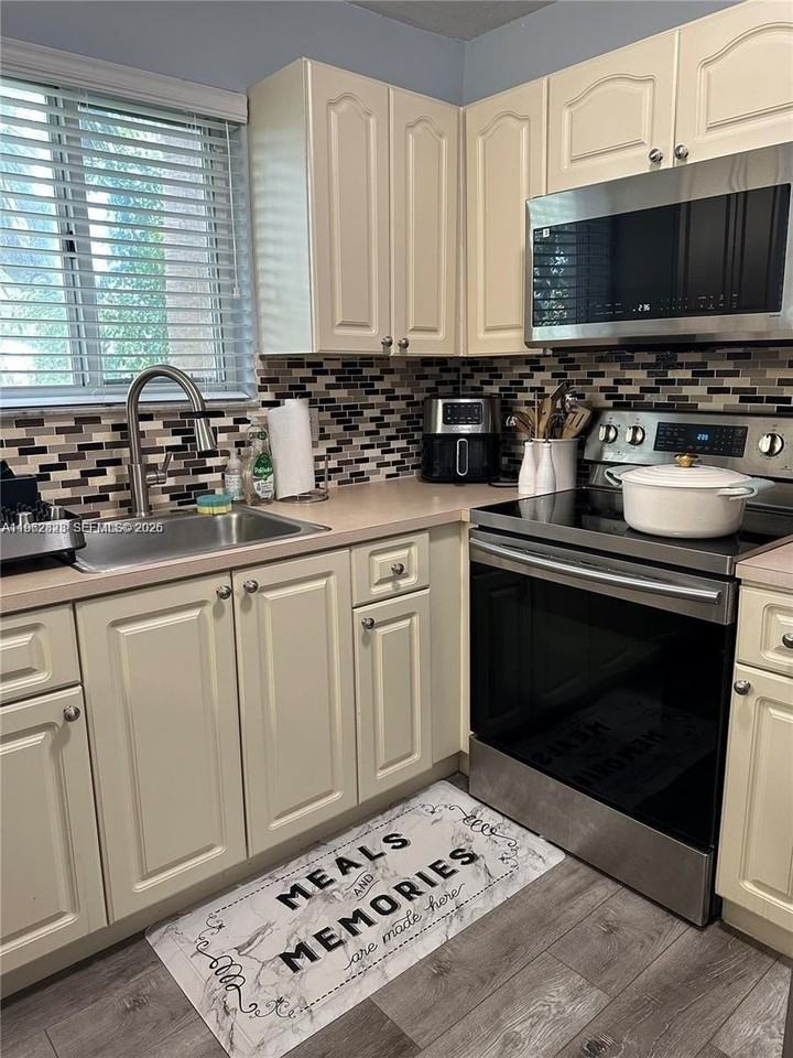 2298 Nw 78th Ave #201 - Photo 5 of 14