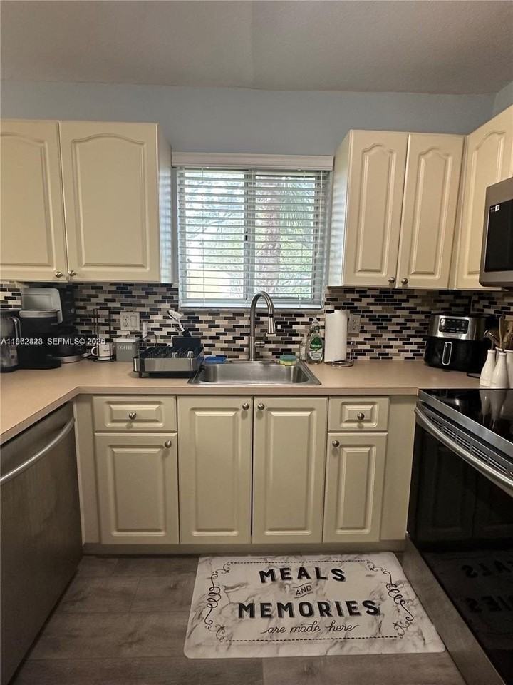 2298 Nw 78th Ave #201 - Photo 6 of 14