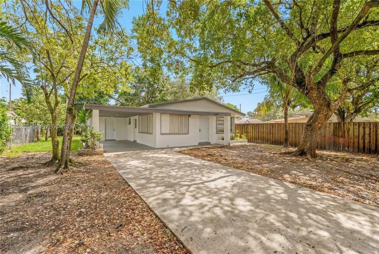 1709 N 59th Ter - Photo 2 of 27