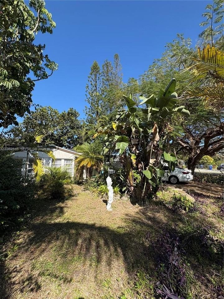 1655 Ne 175th St - Photo 2 of 25