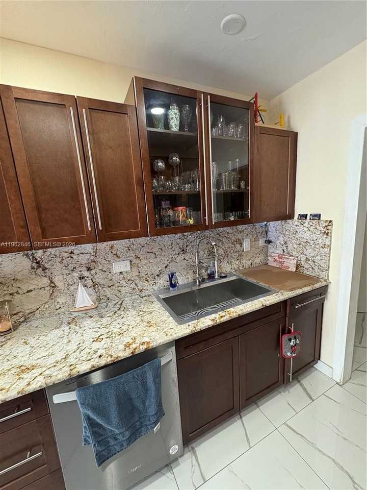 1655 Ne 175th St - Photo 4 of 25