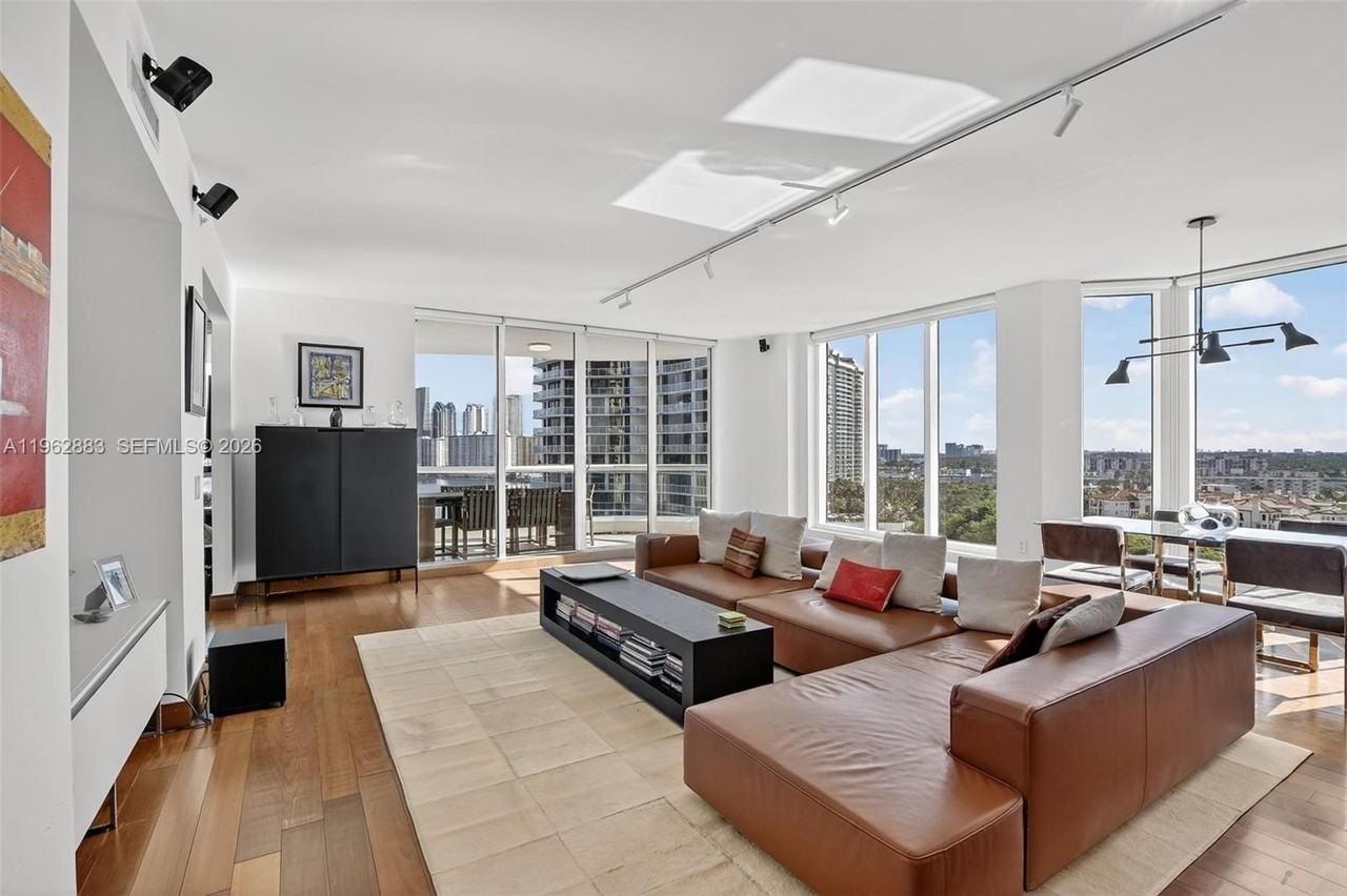 6000 Island Blvd #1208 - Photo 4 of 50