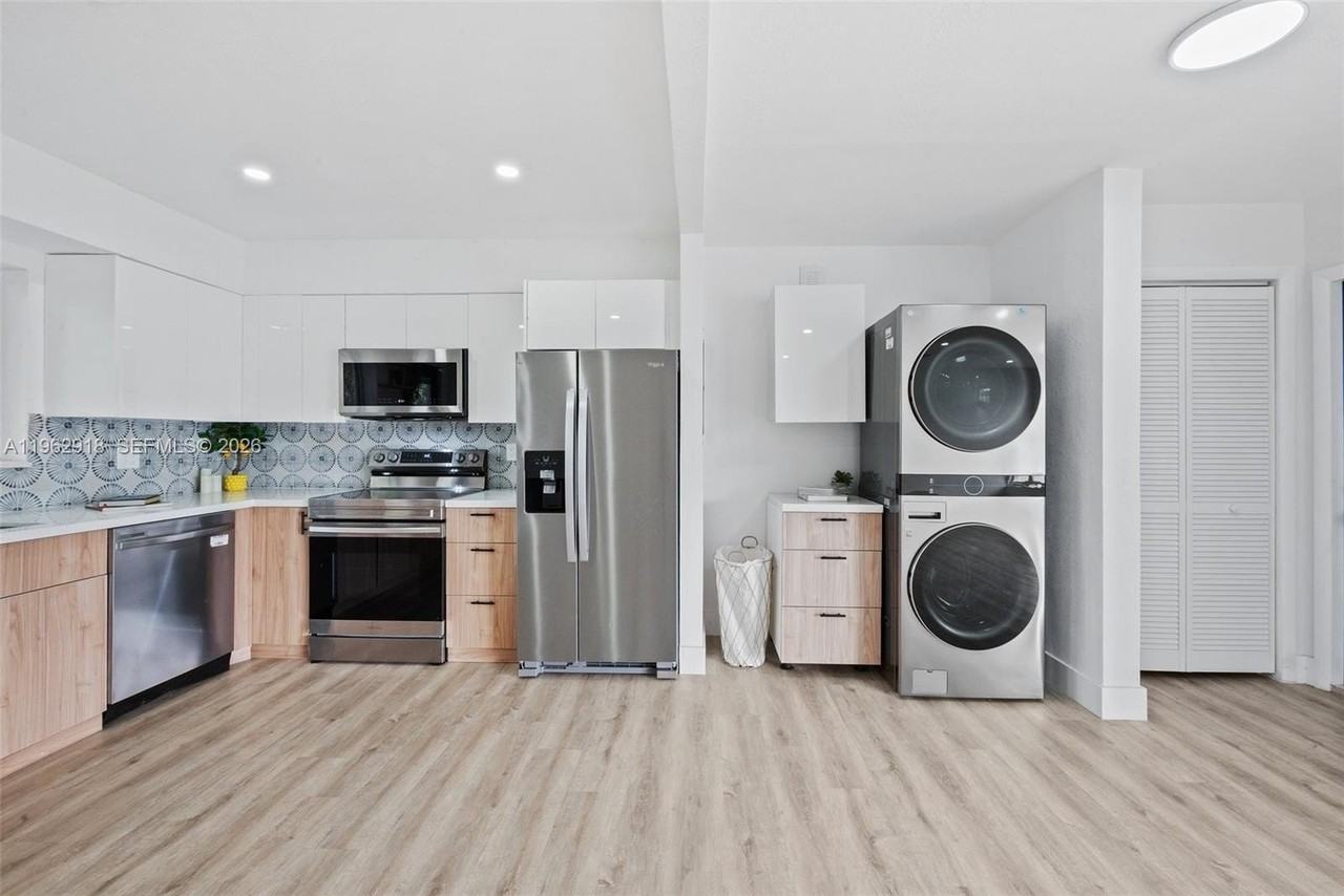 3317 N Andrews Ave #1 - Photo 7 of 21