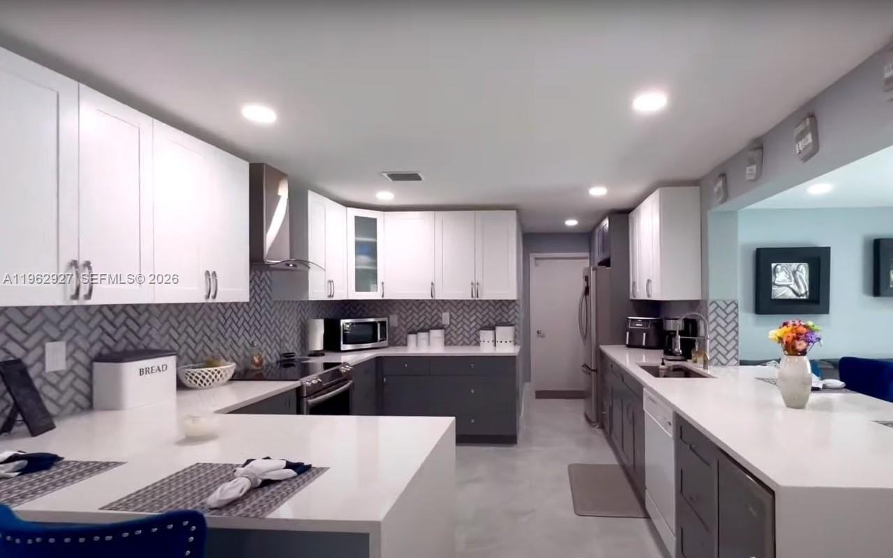 8275 Shadow Wood Blvd #0 - Photo 5 of 17