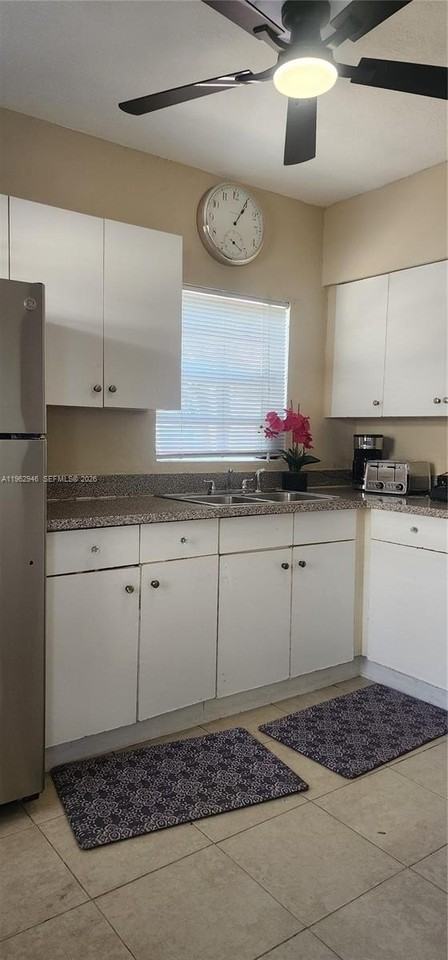 1025 Nw 3rd Ave #1 - Photo 4 of 12