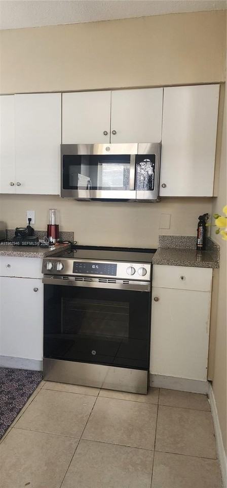 1025 Nw 3rd Ave #1 - Photo 6 of 12