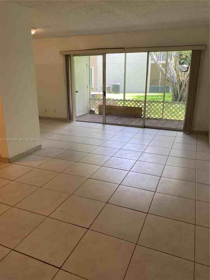 14168 Sw 93rd Ln #14168 - Photo 2 of 15