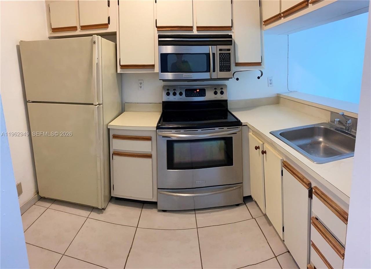 14168 Sw 93rd Ln #14168 - Photo 3 of 15