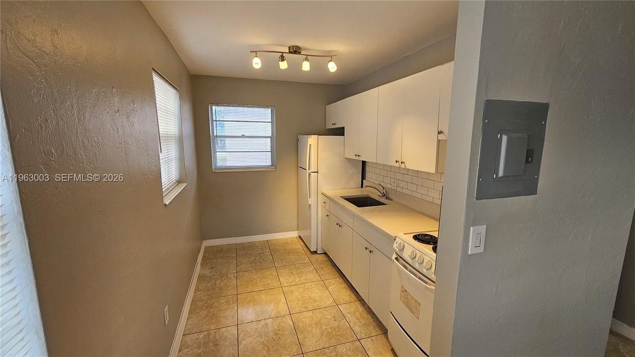 6204 Dewey St #1 - Photo 4 of 9