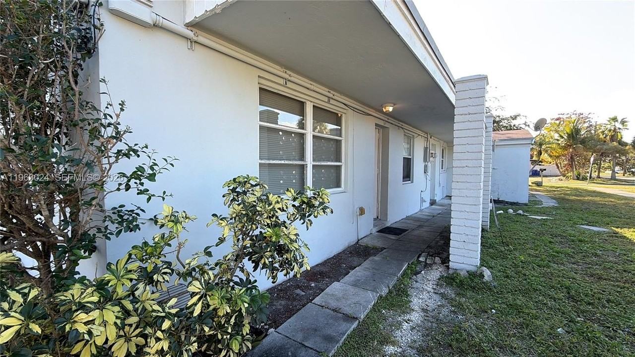 17193 Ne 18th Ave #2 - Photo 2 of 17