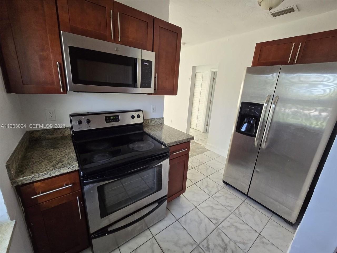 17193 Ne 18th Ave #2 - Photo 7 of 17