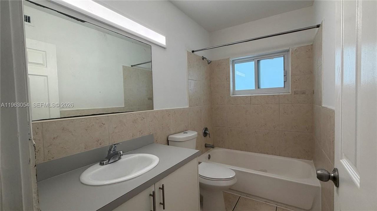 1225 Marseille Dr #22 - Photo 6 of 10