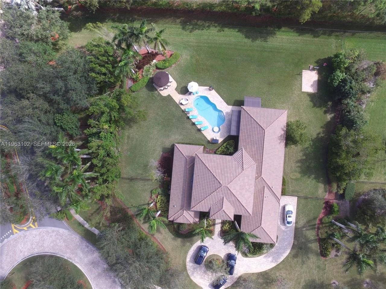 2750 Jockey Cir E - Photo 2 of 50