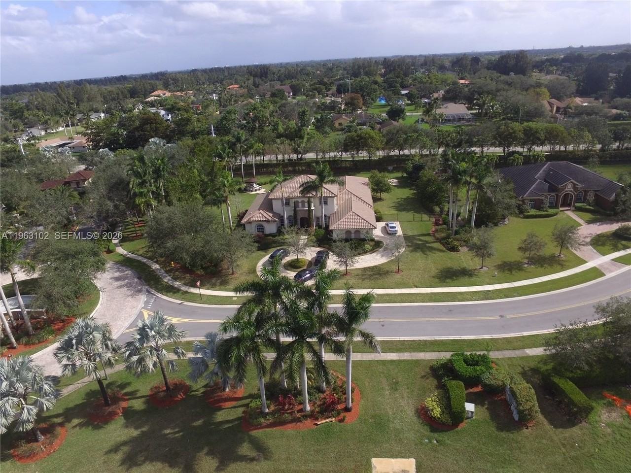 2750 Jockey Cir E - Photo 3 of 50