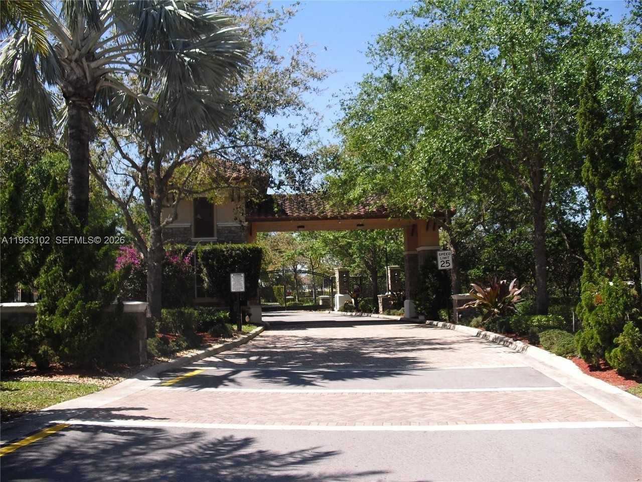 2750 Jockey Cir E - Photo 5 of 50