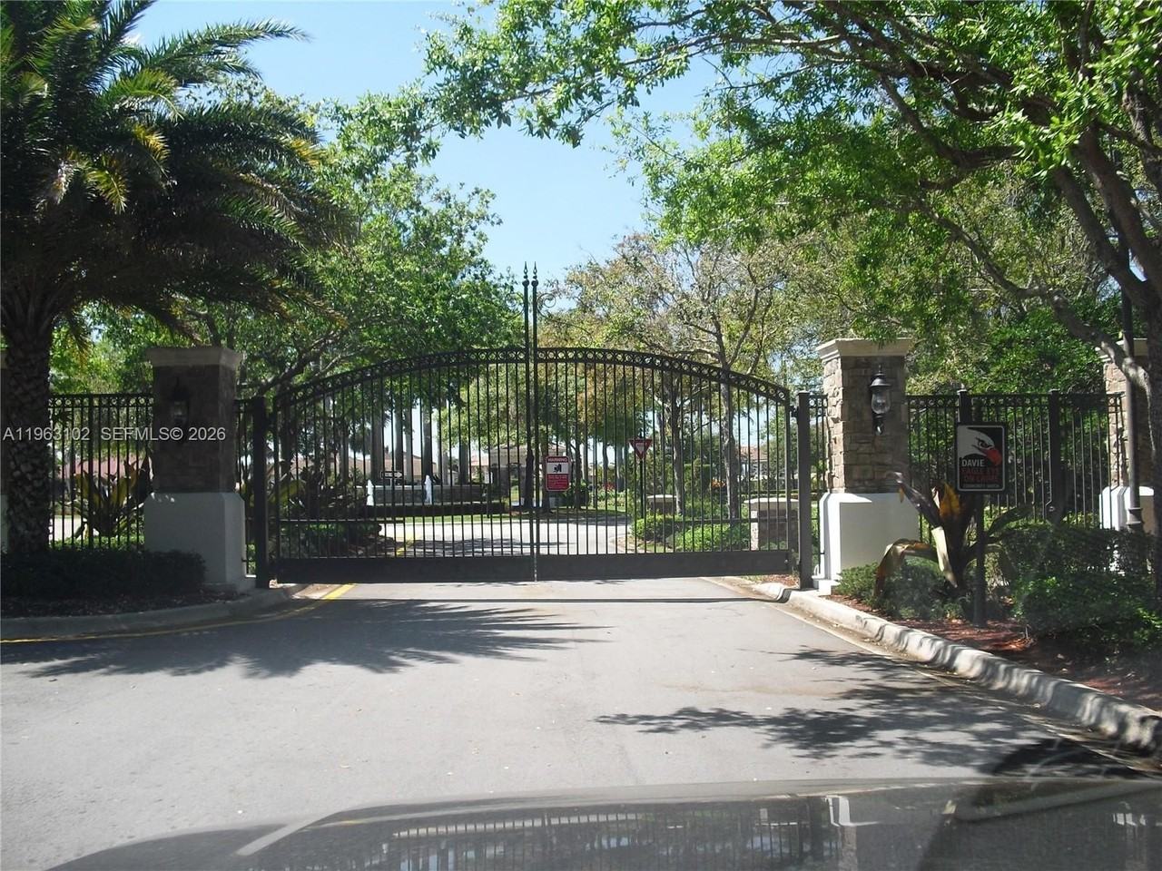 2750 Jockey Cir E - Photo 6 of 50