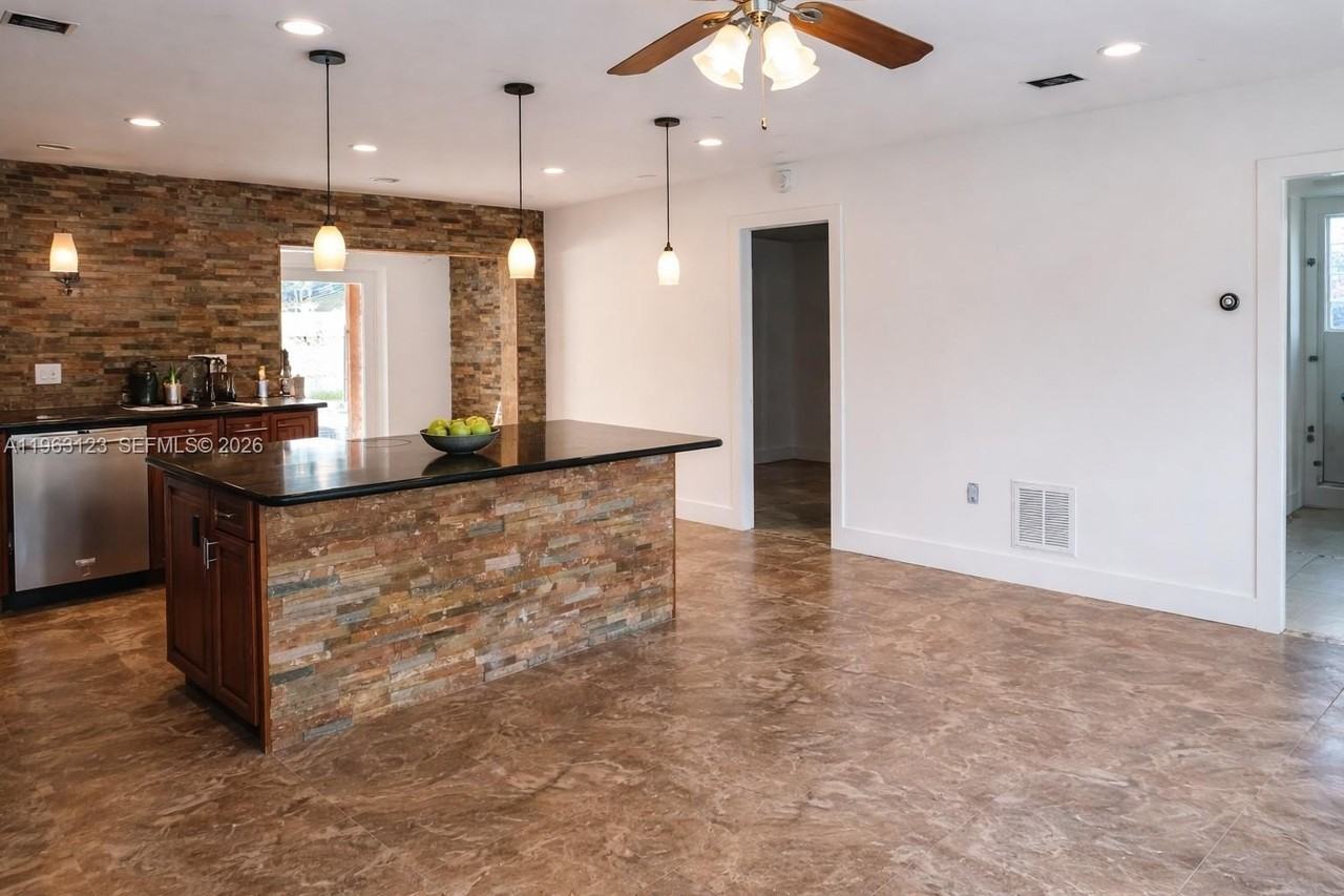 471 Ne 162nd St #1A - Photo 2 of 9