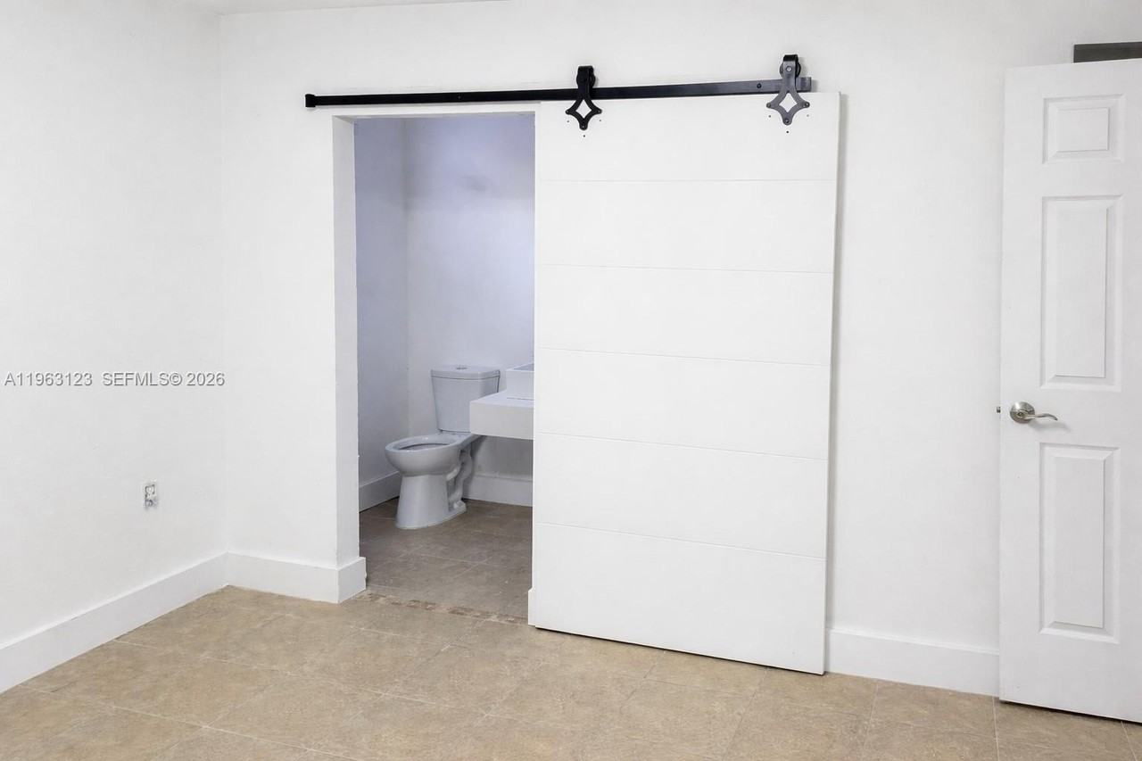 471 Ne 162nd St #1A - Photo 7 of 9