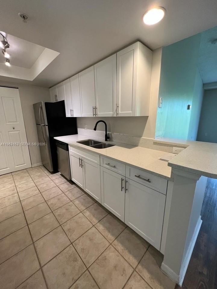 4171 N Haverhill Rd #1011 - Photo 7 of 19