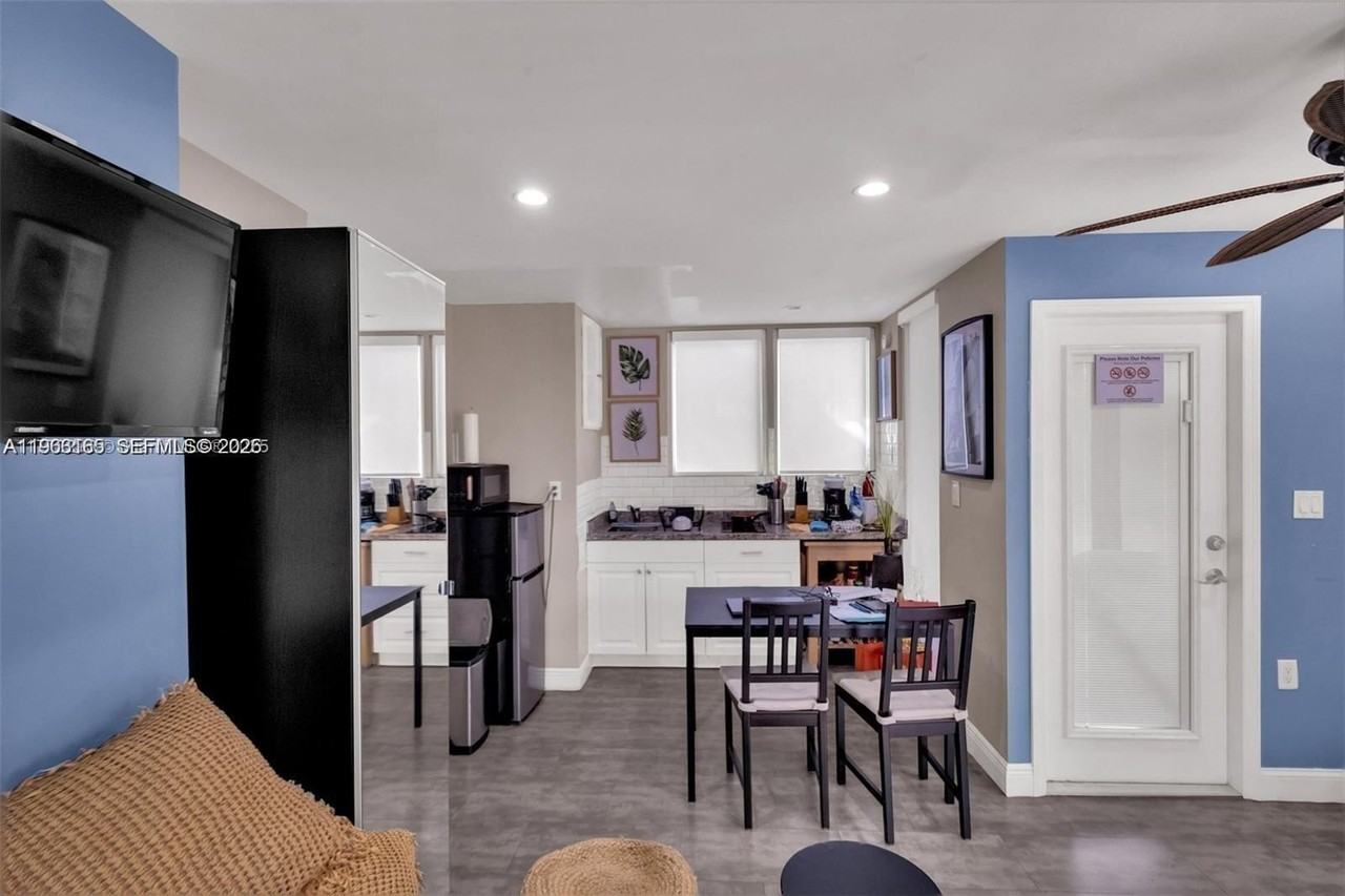 1033 Nw 6th St - Photo 7 of 12