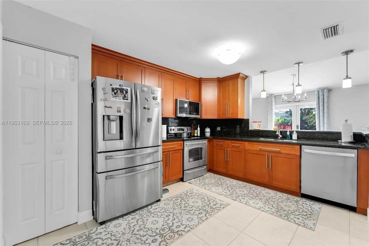 3802 Nw 1st Pl - Photo 6 of 33