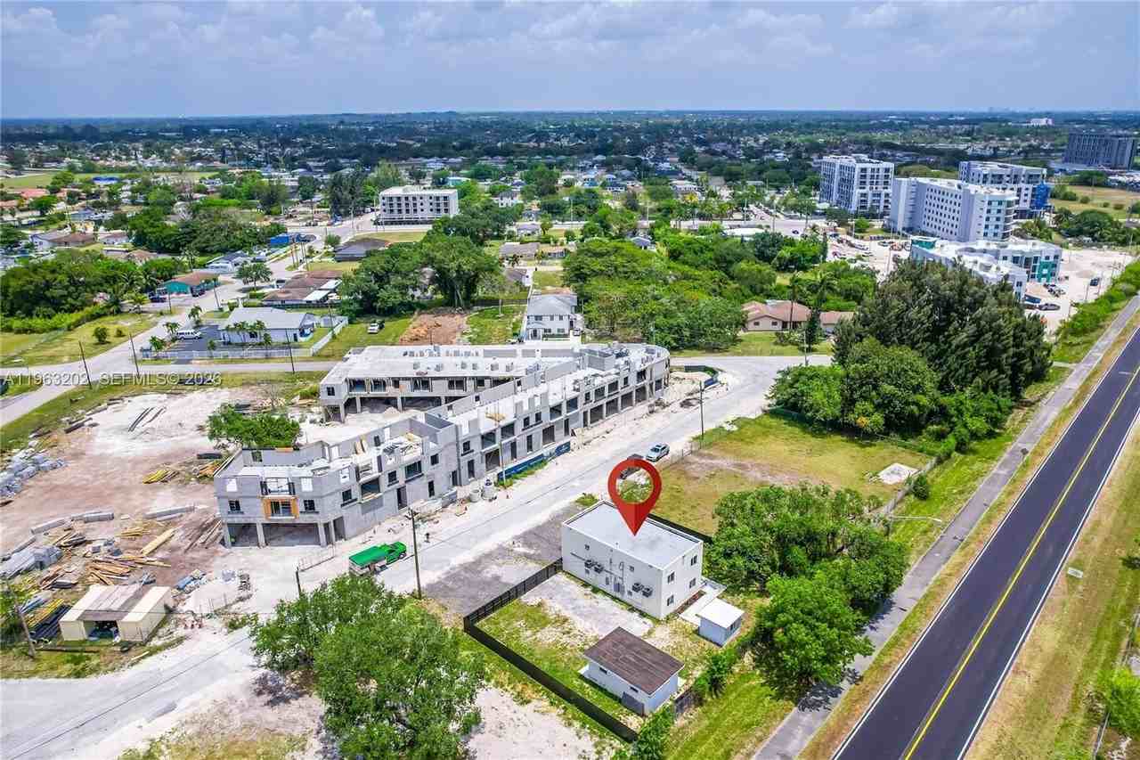 21845 Goulds Ave #202 - Photo 5 of 32