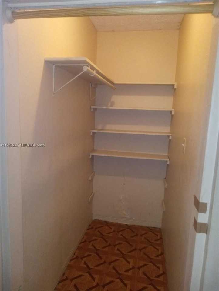 1925 Harding St #AD - Photo 5 of 5