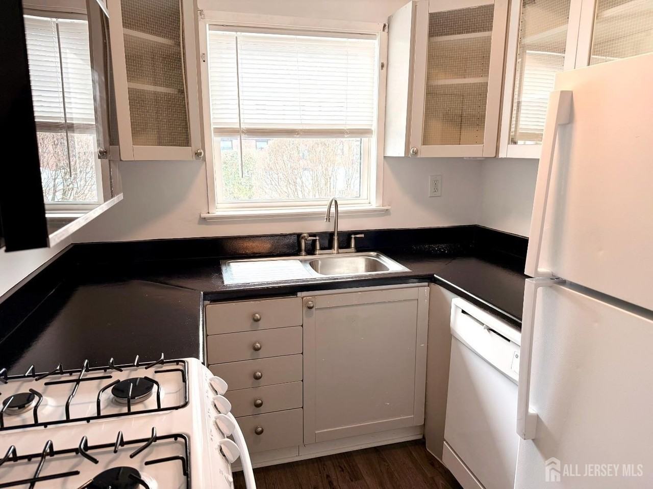 139 Newman St #213D - Photo 6 of 15