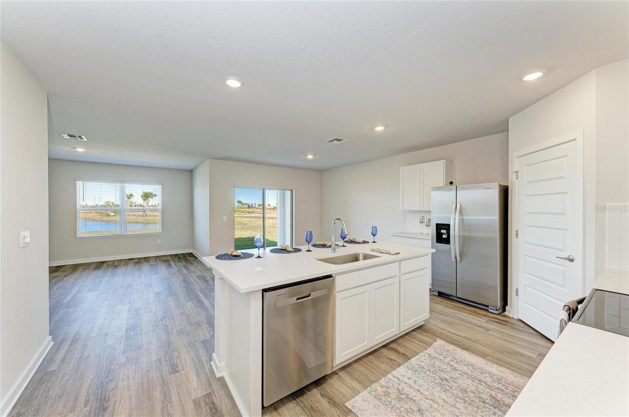 18143 Wheathouse Pl - Photo 7 of 50