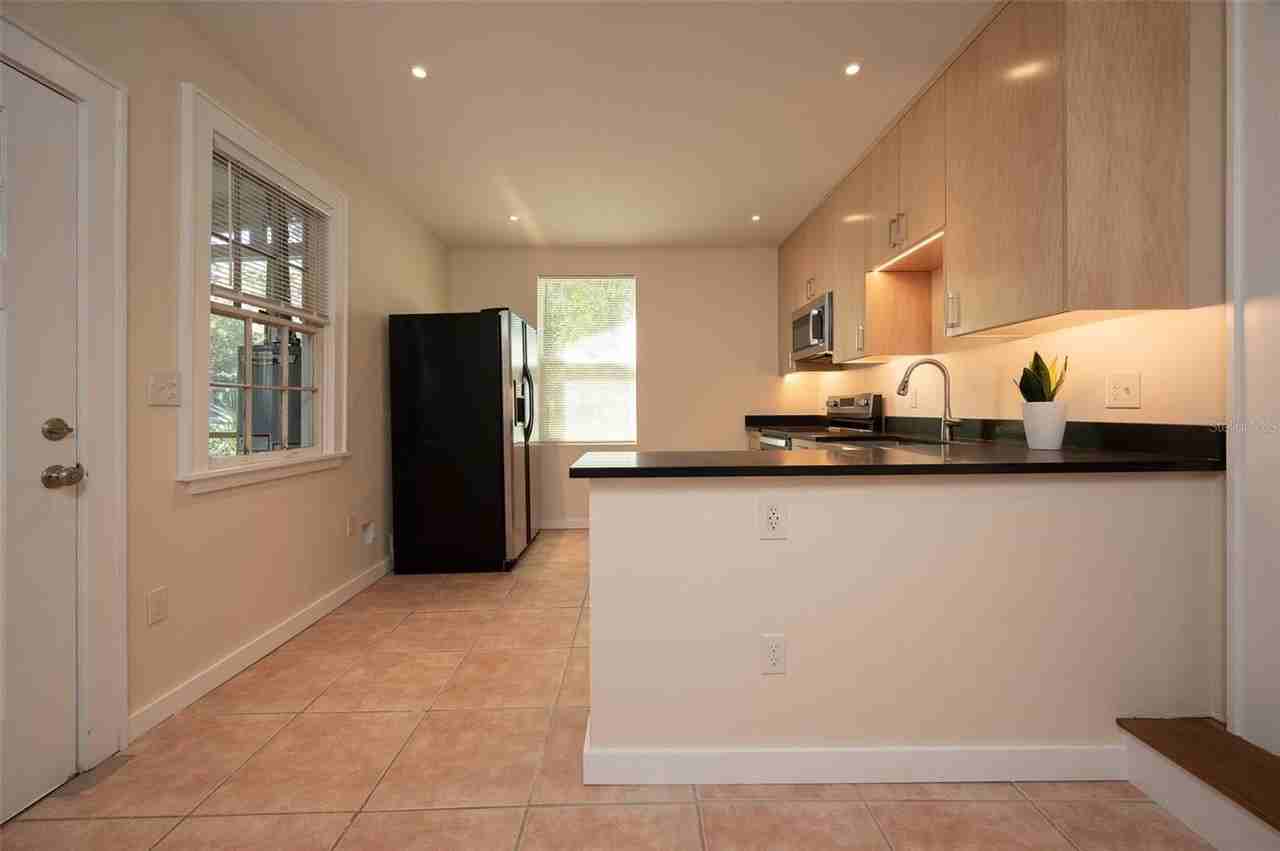 318 Nw 24th St #A - Photo 7 of 16