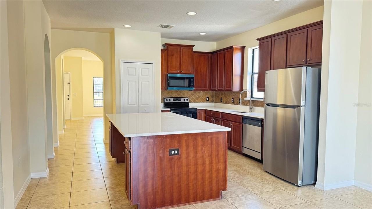 2713 Kinsey Dr - Photo 4 of 36