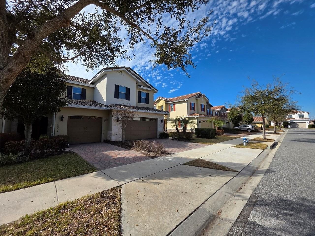 14039 Helsby St - Photo 4 of 34